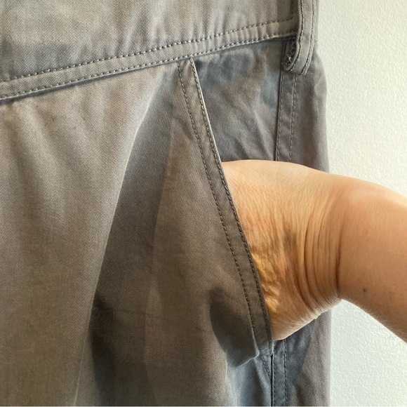 BASIC HOUSE Sz 26 Cargo Style Pants Buckle Closure Pockets Elastic Hemline Pants - Picture 8 of 16